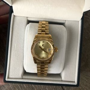 Gold color watch 28mm